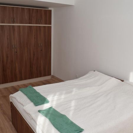 Marothi Kollegium Vandrarhem Debrecen Exteriör bild