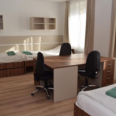 Marothi Kollegium Vandrarhem Debrecen Exteriör bild