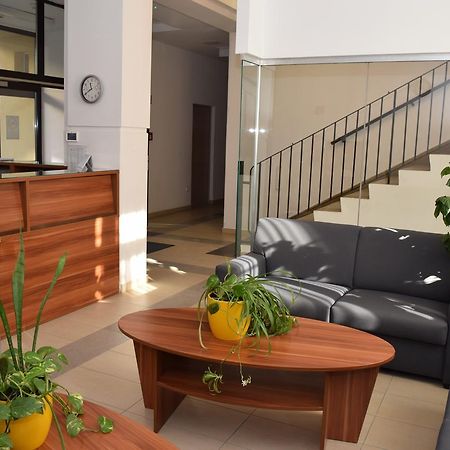 Marothi Kollegium Vandrarhem Debrecen Exteriör bild