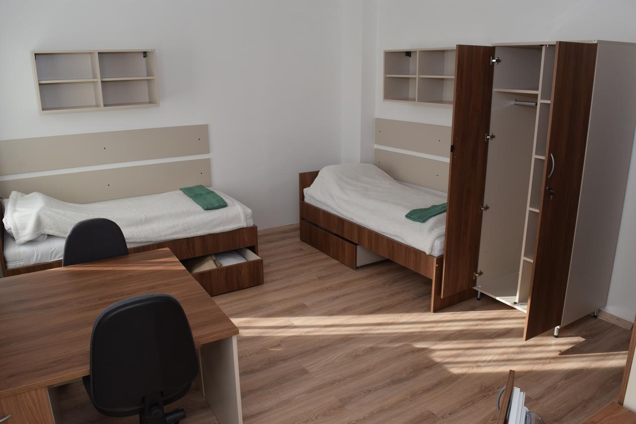 Marothi Kollegium Vandrarhem Debrecen Exteriör bild