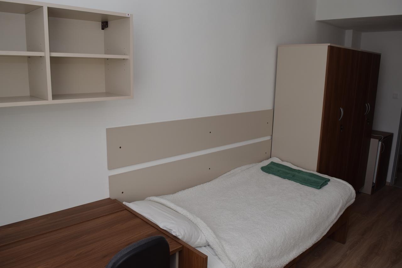 Marothi Kollegium Vandrarhem Debrecen Exteriör bild