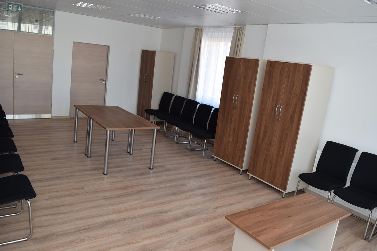 Marothi Kollegium Vandrarhem Debrecen Exteriör bild